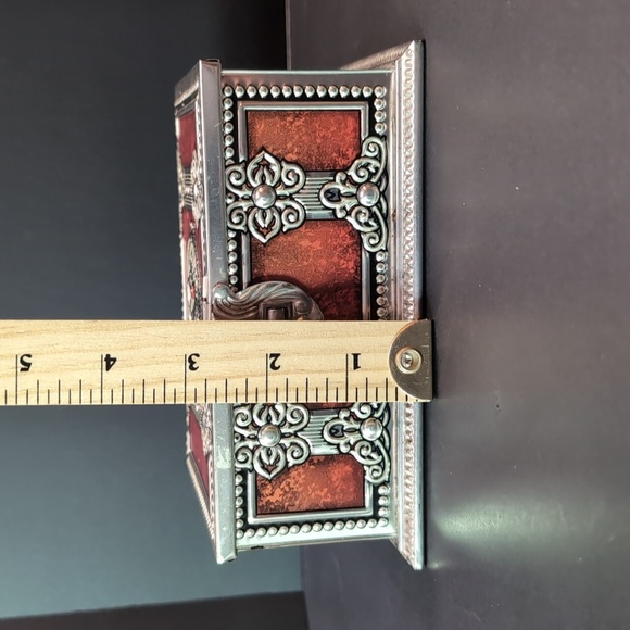 Vintage Blue Bird Confectionery Harry Vincent Red/Silver Tin. - Picture 10 of 11